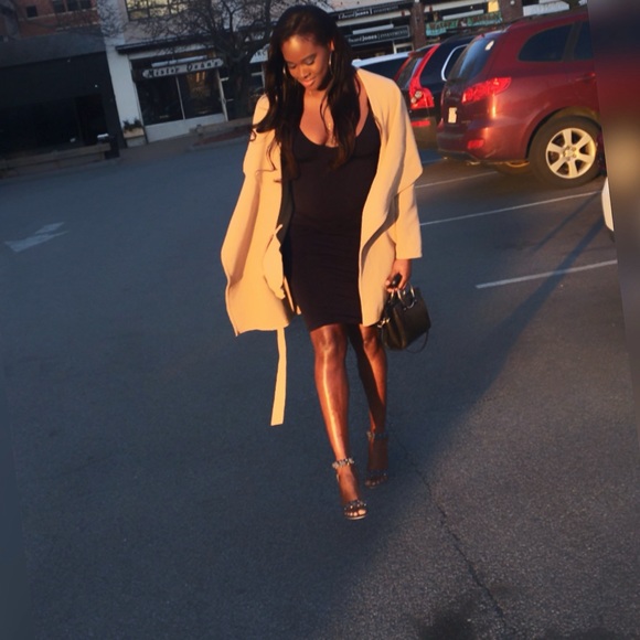 Hi everyone! I’m Sasha & Welcome to my Closet❤️ - Picture 4 of 6